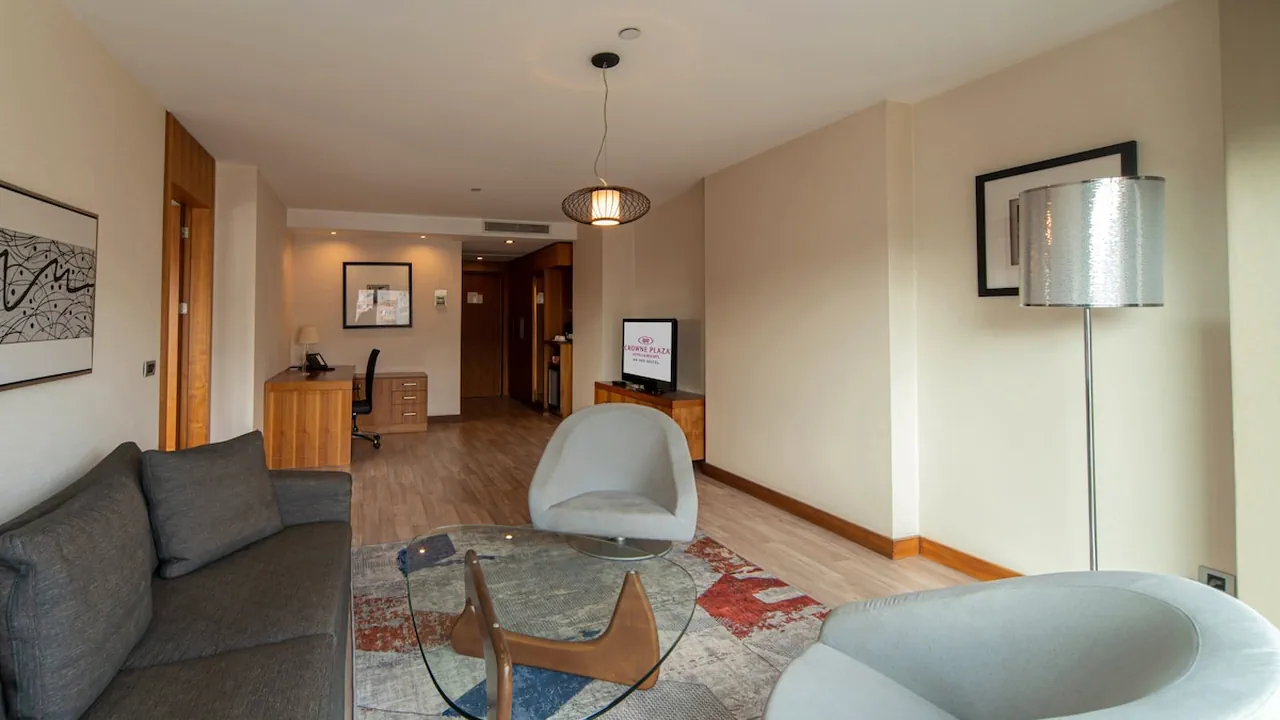 الفندق كراون بلازا حربيه - إسطبول